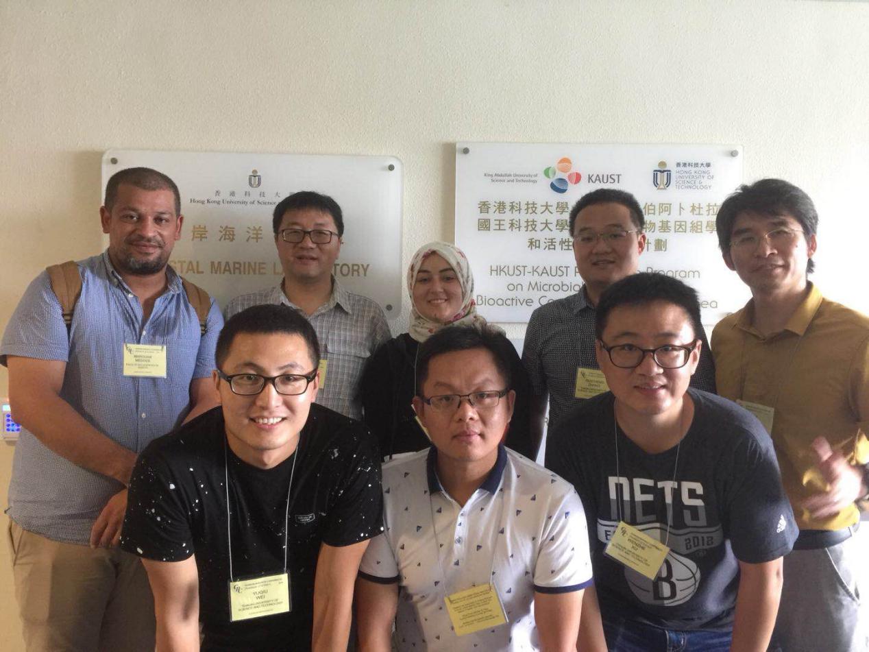 图2 孙军教授团队成员参观香港欧美性爱免费海岸海洋实验室